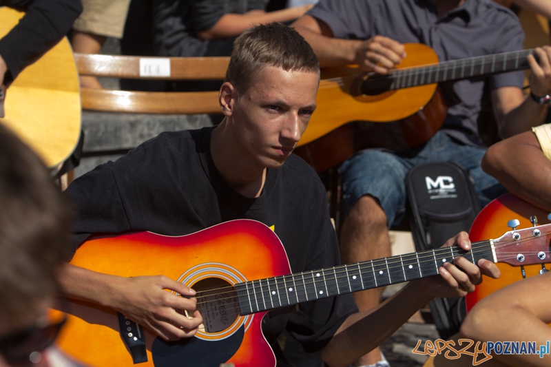 Happening Gitarowy - Stary Rynek 25.08.2013 r. Foto: lepszyPOZNAN.pl / Piotr Rychter Happening Gitarowy - Stary Rynek 25.08.2013 r. Foto: lepszyPOZNAN.pl / Piotr Rychter