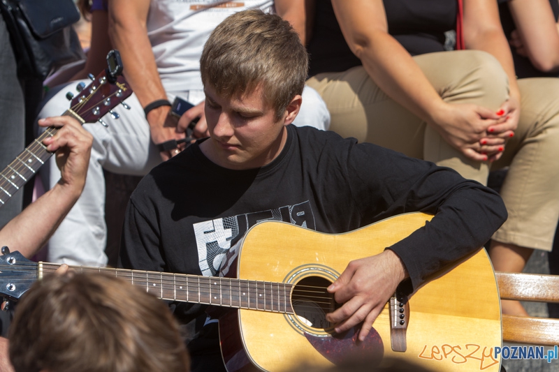 Happening Gitarowy - Stary Rynek 25.08.2013 r. Foto: lepszyPOZNAN.pl / Piotr Rychter Happening Gitarowy - Stary Rynek 25.08.2013 r. Foto: lepszyPOZNAN.pl / Piotr Rychter
