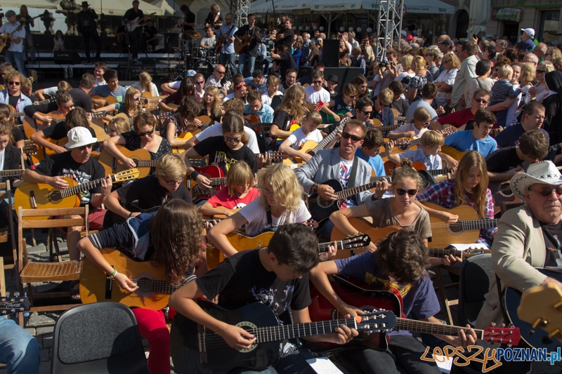 Happening Gitarowy - Stary Rynek 25.08.2013 r. Foto: lepszyPOZNAN.pl / Piotr Rychter Happening Gitarowy - Stary Rynek 25.08.2013 r. Foto: lepszyPOZNAN.pl / Piotr Rychter
