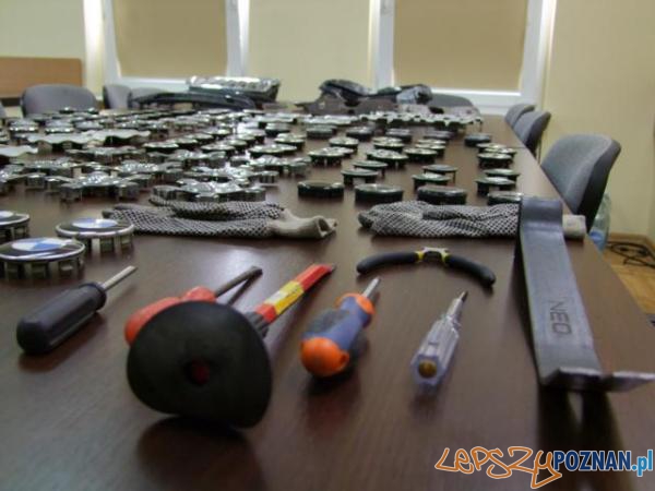 Policja zatrzymała złodzieja akcesoriów (5) Foto: KM Policji w Poznaniu Policja zatrzymała złodzieja akcesoriów (5) Foto: KM Policji w Poznaniu