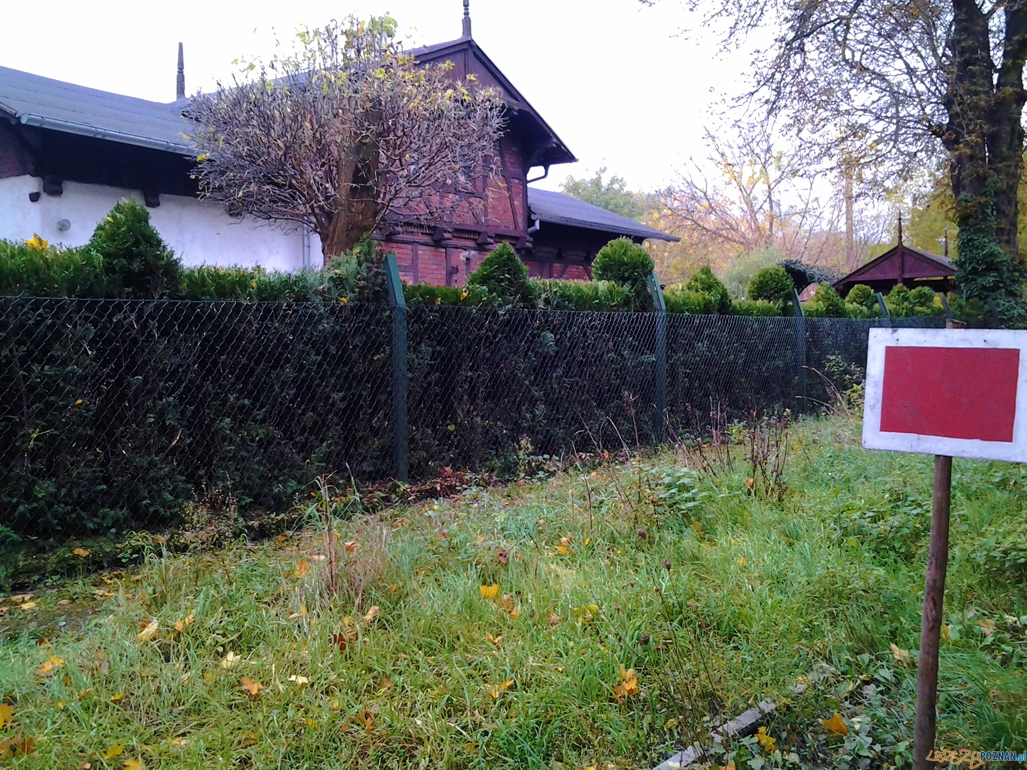 Budynek dawnego dworca Średzkiej Kolei Powiatowej - ul. Folwarczna Foto: lepszyPOZNAN.pl / tab 10.1 Budynek dawnego dworca Średzkiej Kolei Powiatowej - ul. Folwarczna Foto: lepszyPOZNAN.pl / tab 10.1