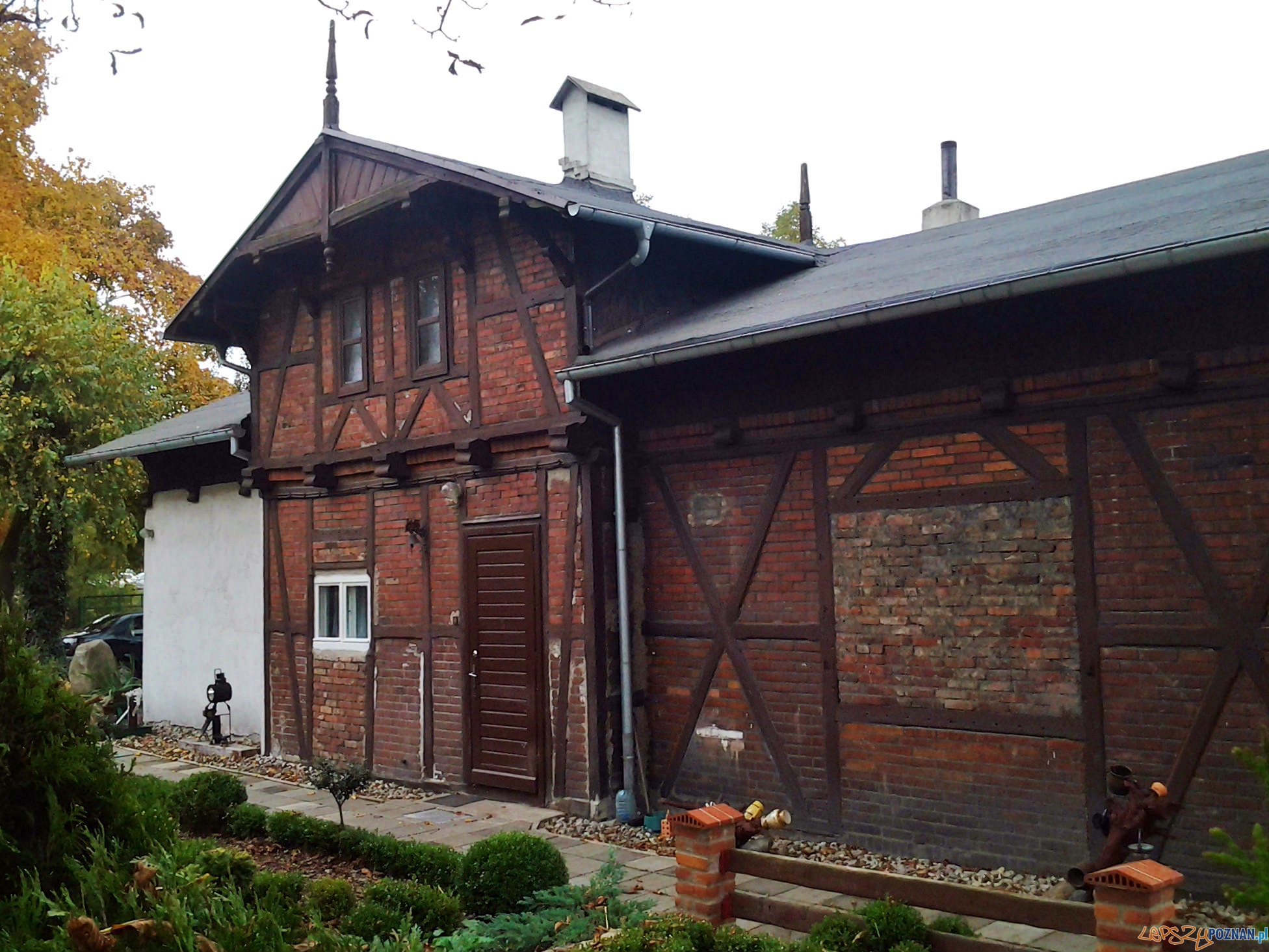 Budynek dawnego dworca Średzkiej Kolei Powiatowej - ul. Folwarczna Foto: lepszyPOZNAN.pl / tab 10.1 Budynek dawnego dworca Średzkiej Kolei Powiatowej - ul. Folwarczna Foto: lepszyPOZNAN.pl / tab 10.1