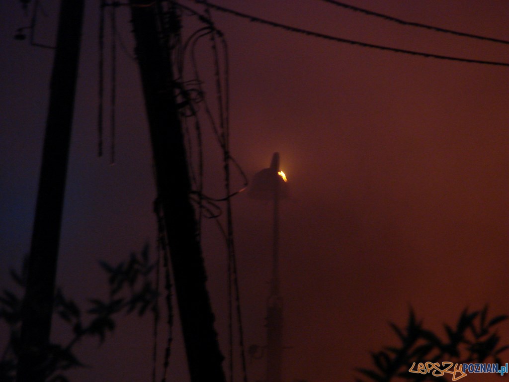 Pożar magazynów w dawnej fabryce mebli w Swarzędzu Foto: lepszyPOZNAN.pl /ag Pożar magazynów w dawnej fabryce mebli w Swarzędzu Foto: lepszyPOZNAN.pl /ag