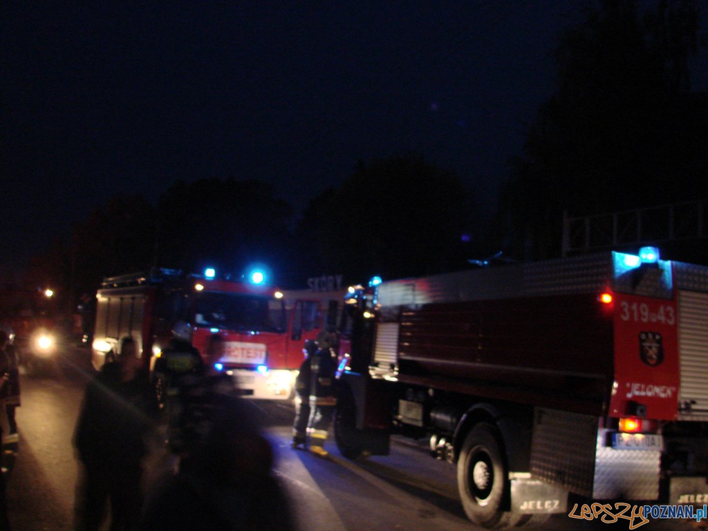 Pożar magazynów w dawnej fabryce mebli w Swarzędzu Foto: lepszyPOZNAN.pl /ag Pożar magazynów w dawnej fabryce mebli w Swarzędzu Foto: lepszyPOZNAN.pl /ag