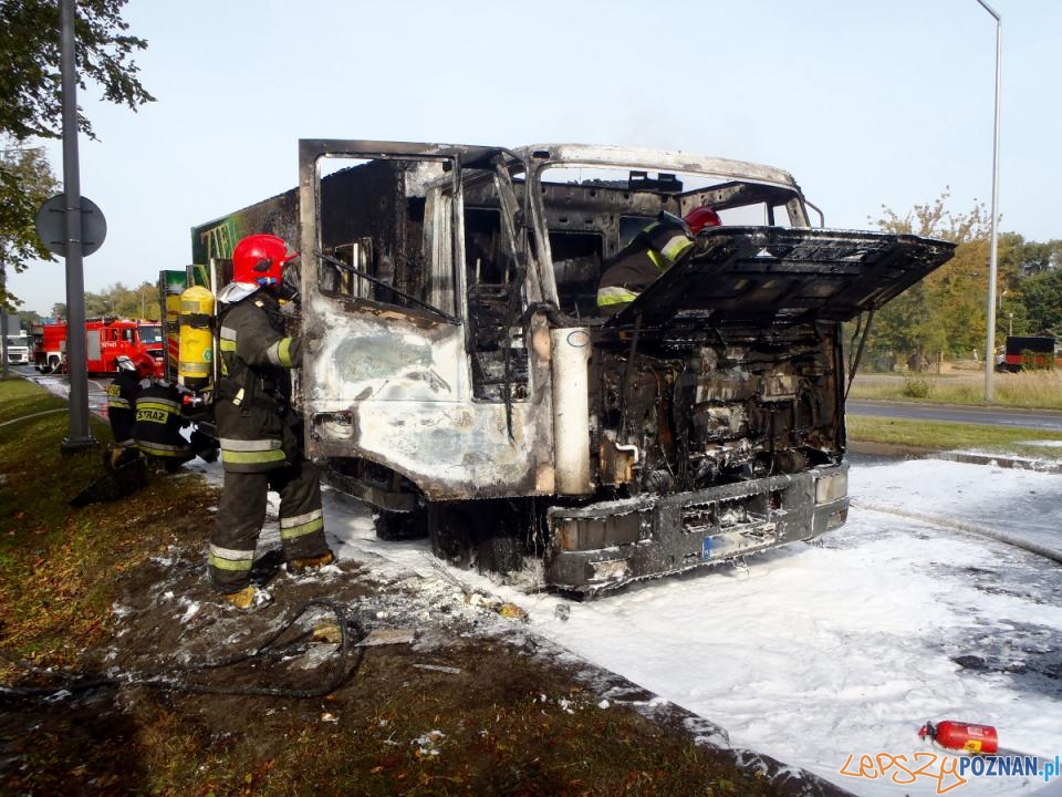 Pożar ciężarówki na Dymka (1) Foto: PSP w Poznaniu Pożar ciężarówki na Dymka (1) Foto: PSP w Poznaniu