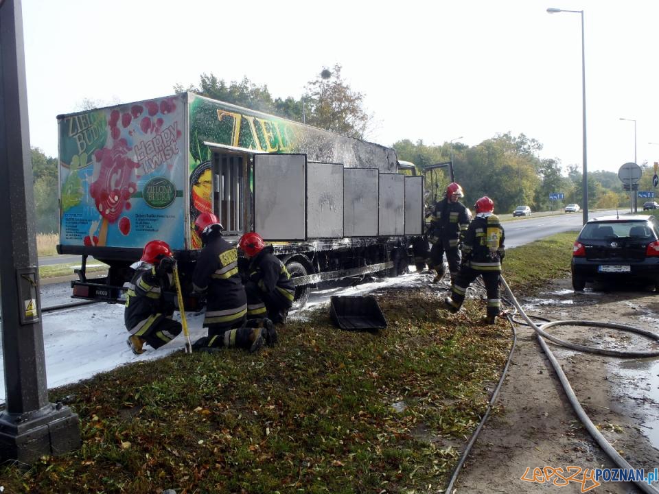 Pożar ciężarówki na Dymka (3) Foto: PSP w Poznaniu Pożar ciężarówki na Dymka (3) Foto: PSP w Poznaniu