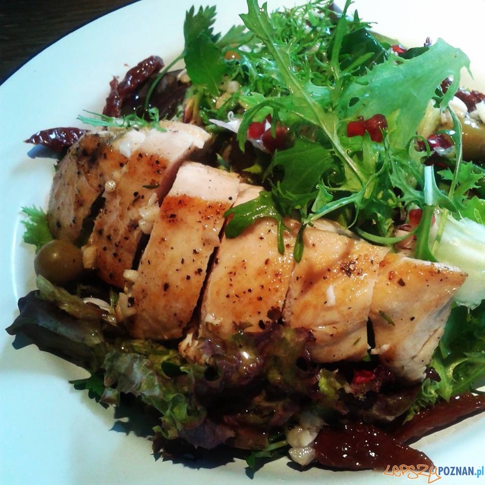 Sałata z kurczakiem Foto: Qlinarny Qń Sałata z kurczakiem Foto: Qlinarny Qń