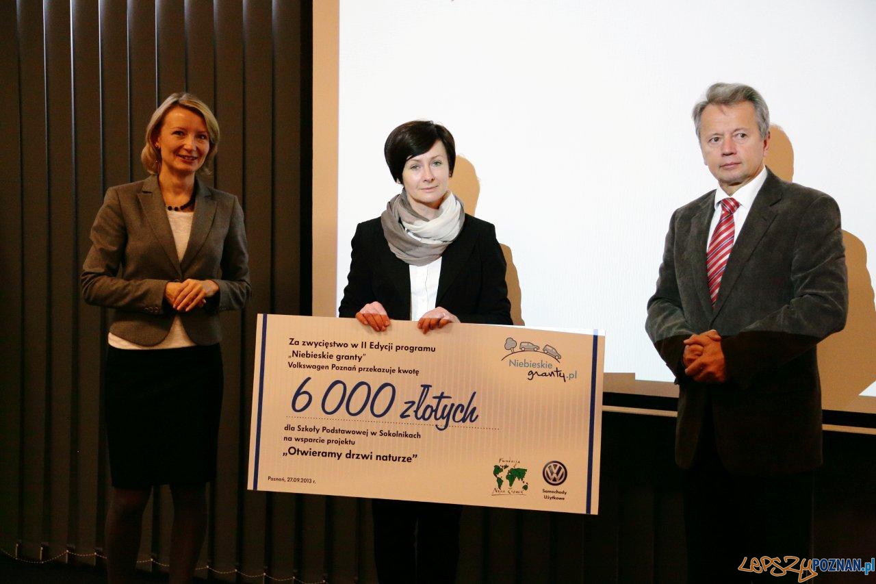 Nagroda dla Szkoły Podstawowej w Sokolnikach - projekt "Otwieramy drzwi naturze" Foto: Nagroda dla Szkoły Podstawowej w Sokolnikach - projekt "Otwieramy drzwi naturze" Foto: