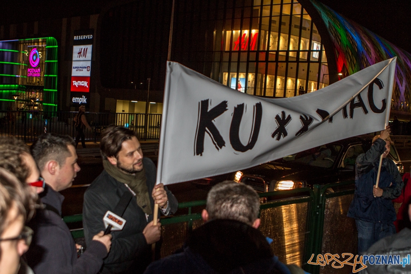 "Kr**a mać!" przeciwko niefunkcjonalności ZCK - Poznań 8.10.2013 r. Foto: LepszyPOZNAN.pl / Paweł Rychter "Kr**a mać!" przeciwko niefunkcjonalności ZCK - Poznań 8.10.2013 r. Foto: LepszyPOZNAN.pl / Paweł Rychter