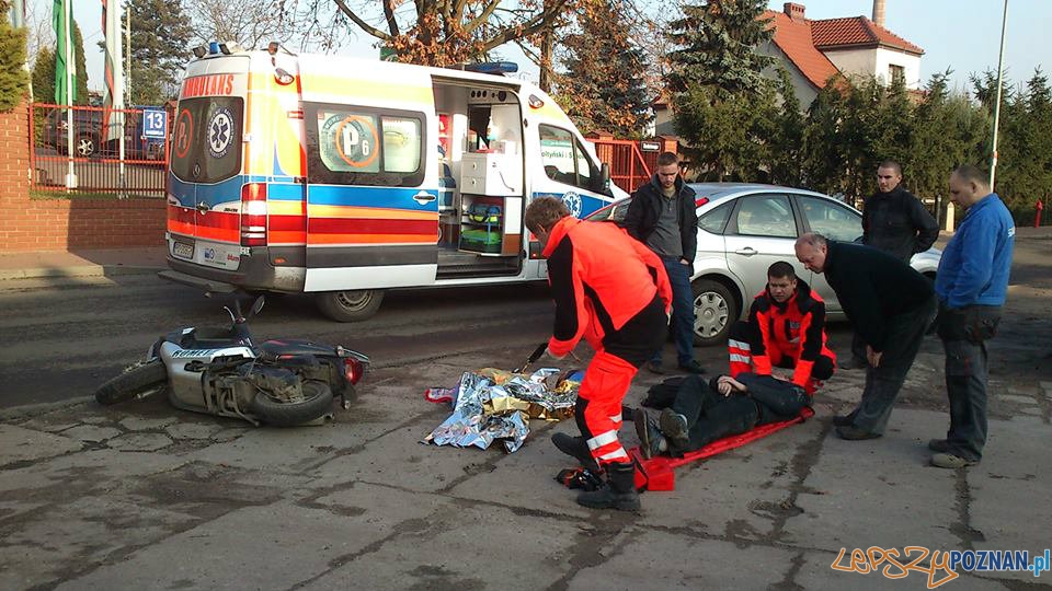 Zderzenie skutera z samochodem Foto: facebook.com/poznan.antoninek / Michał Zderzenie skutera z samochodem Foto: facebook.com/poznan.antoninek / Michał