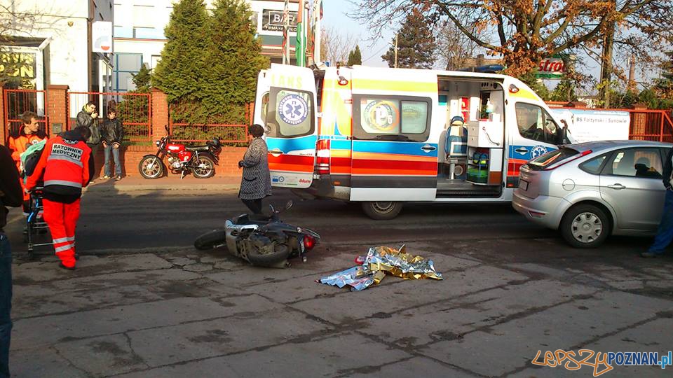 Zderzenie skutera z samochodem Foto: facebook.com/poznan.antoninek / Michał Zderzenie skutera z samochodem Foto: facebook.com/poznan.antoninek / Michał