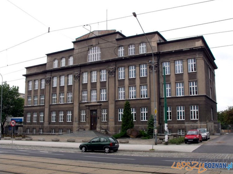 Budynek VIII LO w Poznaniu Foto: Janusz Ludwiczak / lazarz.pl Budynek VIII LO w Poznaniu Foto: Janusz Ludwiczak / lazarz.pl