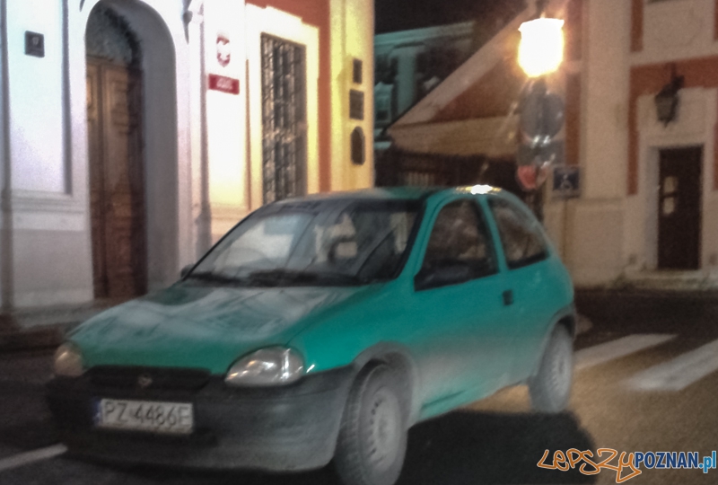 Parkowanie na Placu Kolegiackim - Poznań 30.11.2013. Foto: LepszyPOZNAN.pl / Paweł Rychter Parkowanie na Placu Kolegiackim - Poznań 30.11.2013. Foto: LepszyPOZNAN.pl / Paweł Rychter