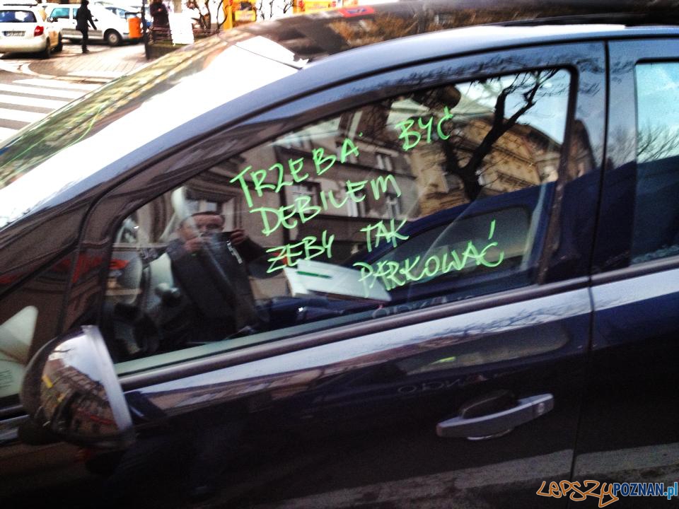 Trzeba być debilem, żeby tak parkować Foto: Trzeba być debilem, żeby tak parkować Foto: