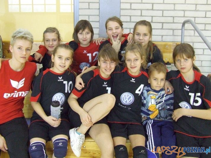 Zawodniczki Akademi Szczypiorniaka Foto: Zawodniczki Akademi Szczypiorniaka Foto: