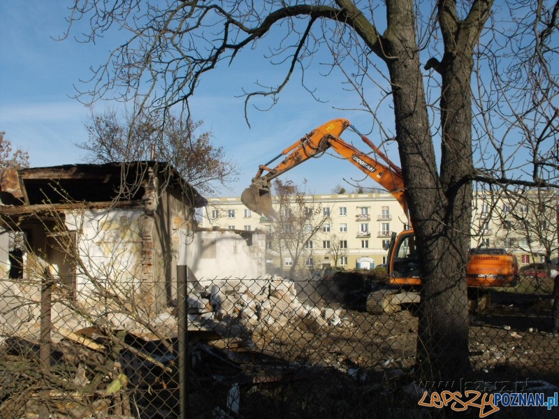 Wyburzają stare budynki Foto: lazarz.pl Wyburzają stare budynki Foto: lazarz.pl
