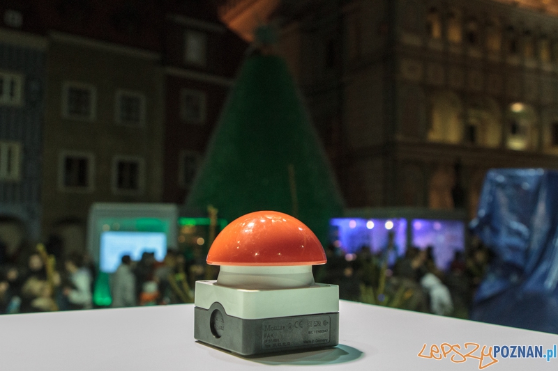 Miejska ekochoinka już rozświetlona - Poznań 14.12.2013 r. Foto: LepszyPOZNAN.pl / Paweł Rychter Miejska ekochoinka już rozświetlona - Poznań 14.12.2013 r. Foto: LepszyPOZNAN.pl / Paweł Rychter