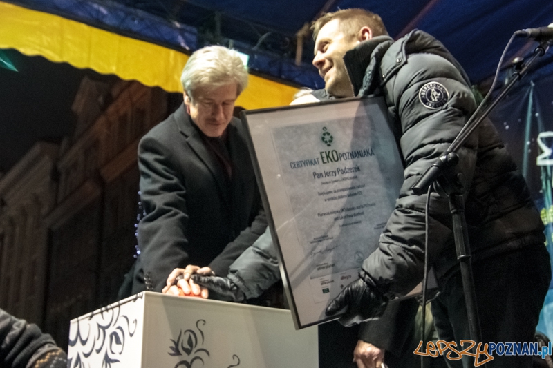 Miejska ekochoinka już rozświetlona - Poznań 14.12.2013 r. Foto: LepszyPOZNAN.pl / Paweł Rychter Miejska ekochoinka już rozświetlona - Poznań 14.12.2013 r. Foto: LepszyPOZNAN.pl / Paweł Rychter