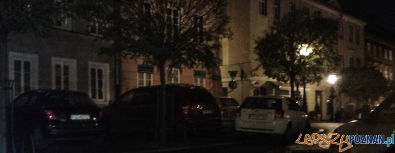 Parkowanie na Placu Kolegiackim - Poznań 30.11.2013. Foto: LepszyPOZNAN.pl / Paweł Rychter Parkowanie na Placu Kolegiackim - Poznań 30.11.2013. Foto: LepszyPOZNAN.pl / Paweł Rychter