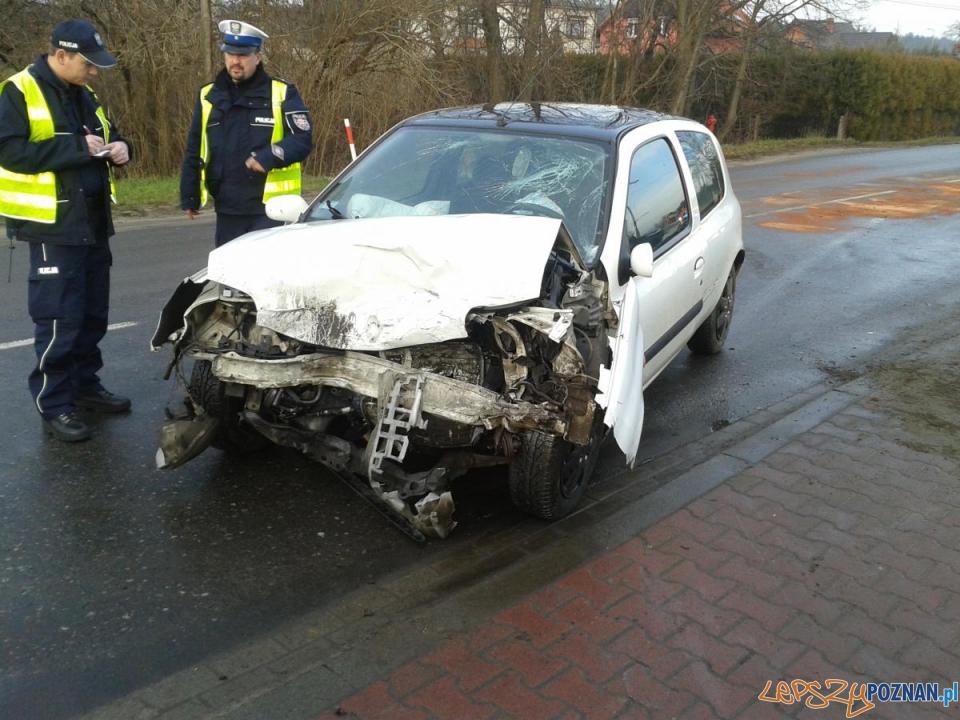 Kraksa pod Mosiną Foto: st.sekc. Bartosz Mroczek/KM Straży Pożarnej Kraksa pod Mosiną Foto: st.sekc. Bartosz Mroczek/KM Straży Pożarnej