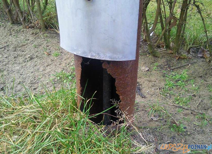 Niebezpieczne latarnie w Antoninku Foto: facebook.com/poznan.antoninek - Marcin Niebezpieczne latarnie w Antoninku Foto: facebook.com/poznan.antoninek - Marcin