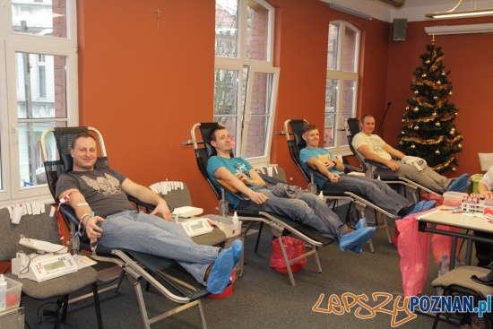 Oddawali krew dla chorego strażaka Foto: Oddawali krew dla chorego strażaka Foto: