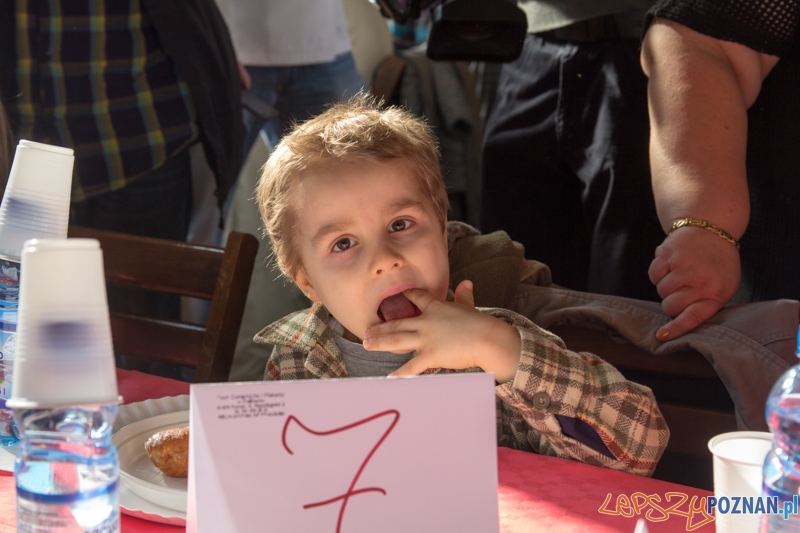 X Mistrzostwa Poznania w jedzeniu pączków na czas Foto: lepszyPOZNAN.pl / Piotr Rychter X Mistrzostwa Poznania w jedzeniu pączków na czas Foto: lepszyPOZNAN.pl / Piotr Rychter