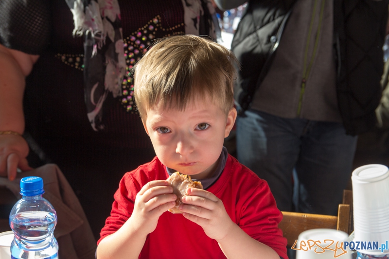X Mistrzostwa Poznania w jedzeniu pączków na czas Foto: lepszyPOZNAN.pl / Piotr Rychter X Mistrzostwa Poznania w jedzeniu pączków na czas Foto: lepszyPOZNAN.pl / Piotr Rychter