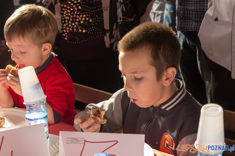 X Mistrzostwa Poznania w jedzeniu pączków na czas Foto: lepszyPOZNAN.pl / Piotr Rychter X Mistrzostwa Poznania w jedzeniu pączków na czas Foto: lepszyPOZNAN.pl / Piotr Rychter