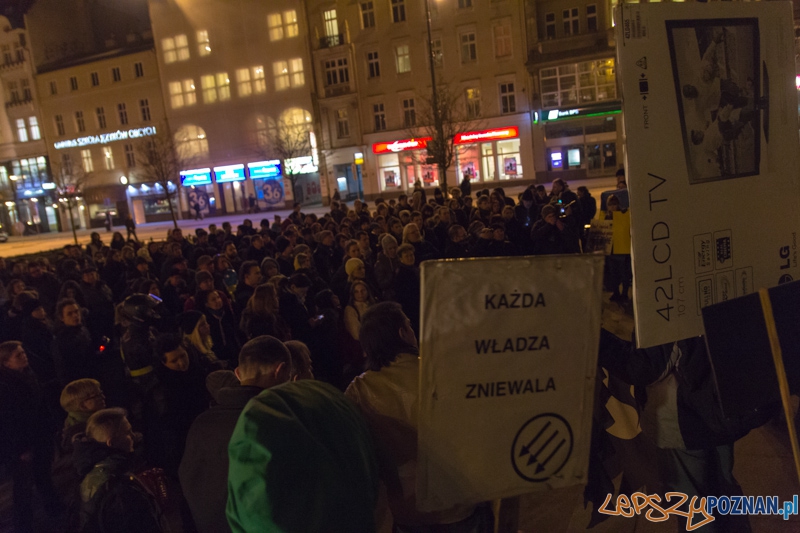 Demonstracja antywojenna na placu Wolności Foto: lepszyPOZNAN.pl / Piotr Rychter Demonstracja antywojenna na placu Wolności Foto: lepszyPOZNAN.pl / Piotr Rychter