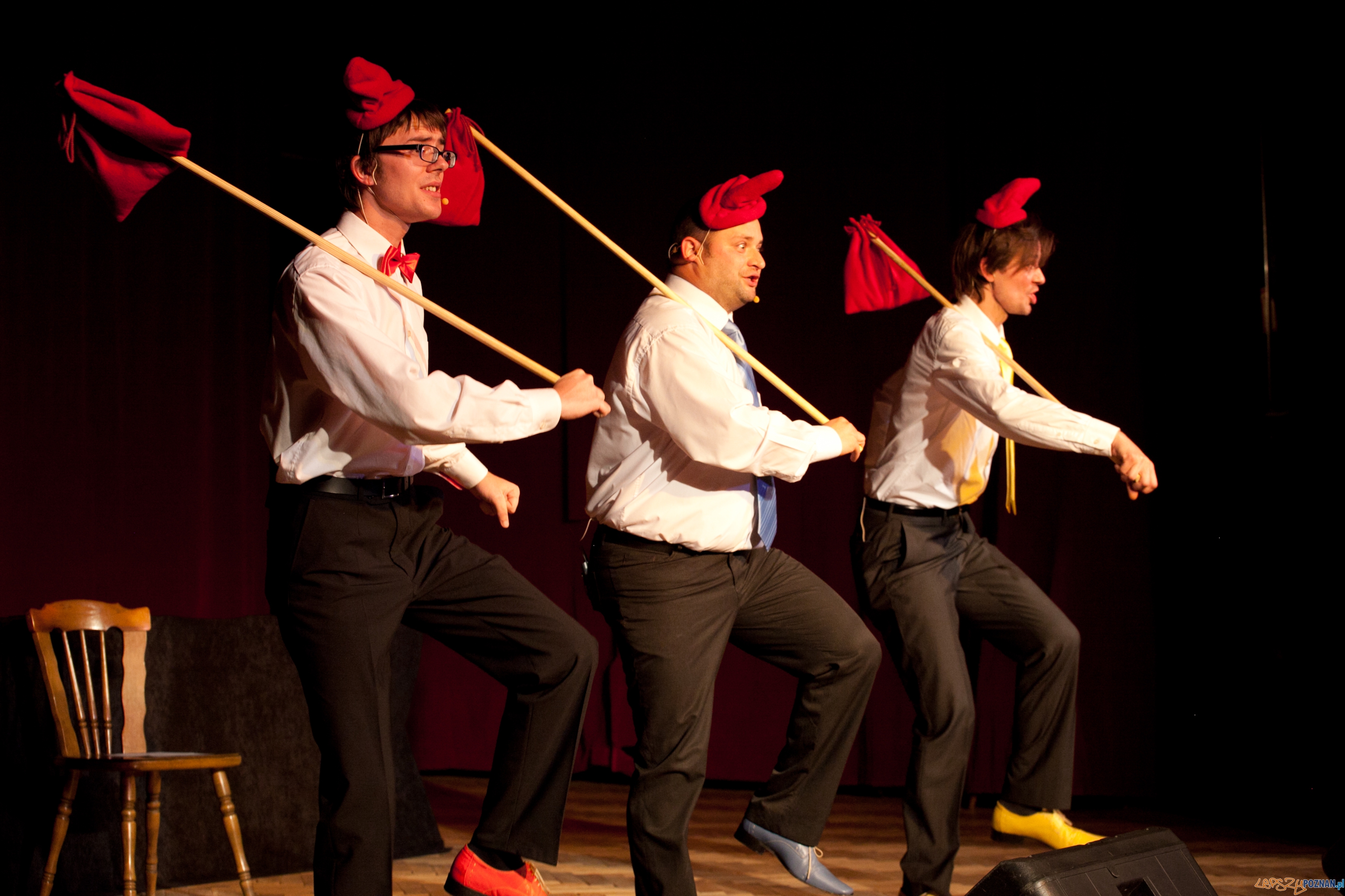 Kabaret Kulturalny RAFAŁSZERZE BEMOLI - DO LASU - Krasnoludki Foto: Miłosz Kosicki Kabaret Kulturalny RAFAŁSZERZE BEMOLI - DO LASU - Krasnoludki Foto: Miłosz Kosicki