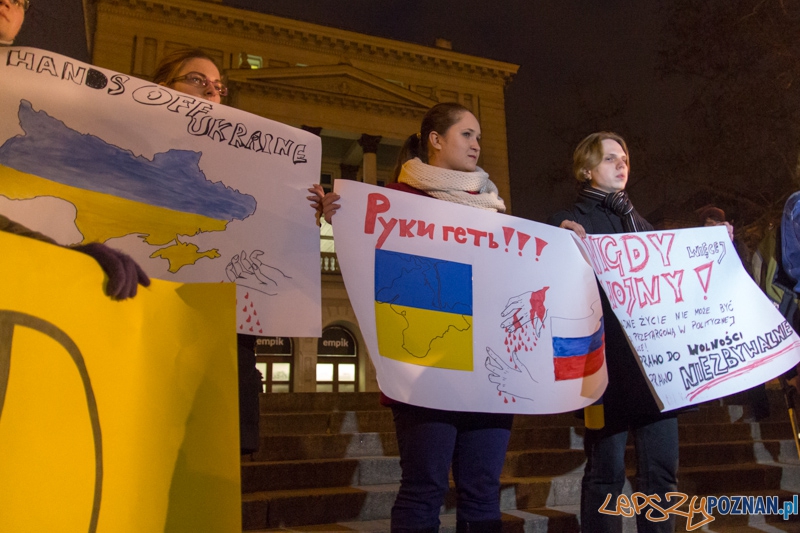 Demonstracja antywojenna na placu Wolności Foto: lepszyPOZNAN.pl / Piotr Rychter Demonstracja antywojenna na placu Wolności Foto: lepszyPOZNAN.pl / Piotr Rychter