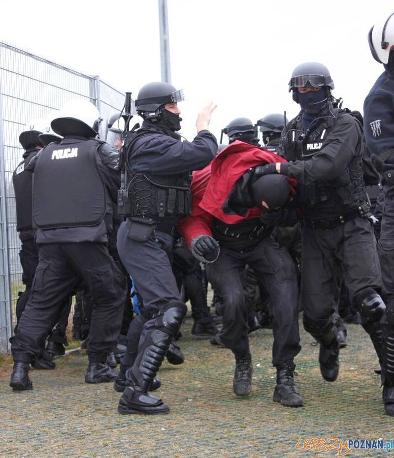 Policyjne manewry na Stadionie Foto: materiały policji Policyjne manewry na Stadionie Foto: materiały policji