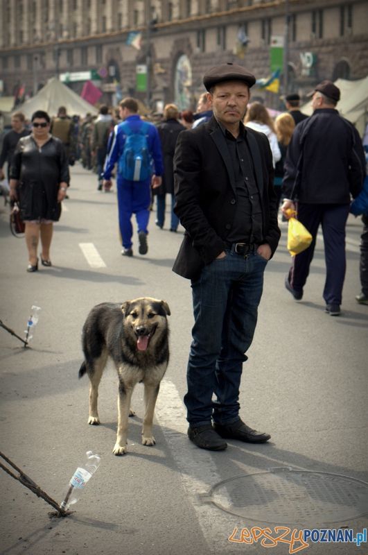 Rewolucja przyciąga wszystkich. Bez względu na wiek Ukraińcy mają potrzeba bycia i solidaryzowania się na Majdanie. Foto: lepszyPOZNAN.pl / Mathias Mezler Rewolucja przyciąga wszystkich. Bez względu na wiek Ukraińcy mają potrzeba bycia i solidaryzowania się na Majdanie. Foto: lepszyPOZNAN.pl / Mathias Mezler