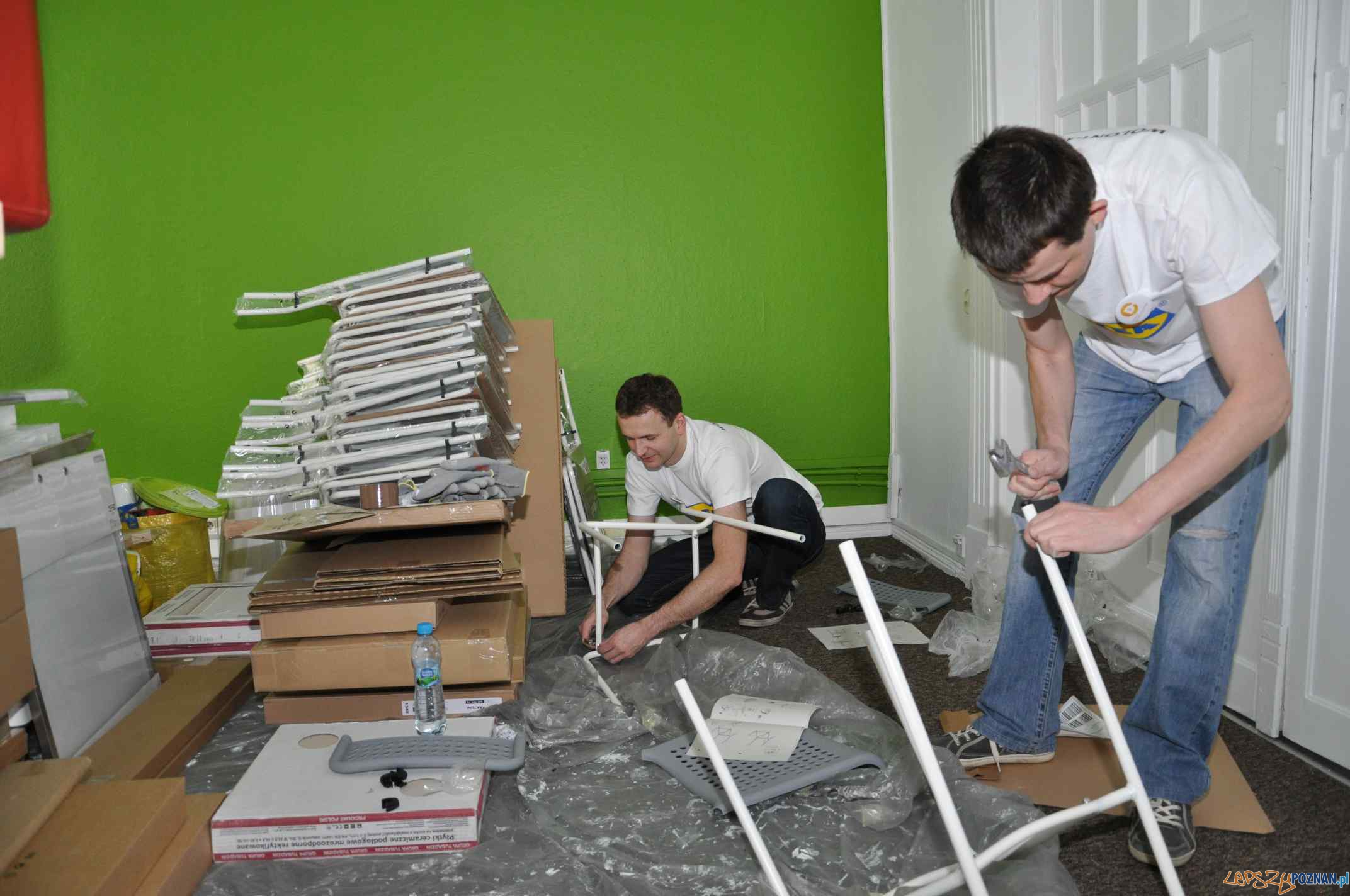 Wolontariusze z IKEA remontują lokal Fundacji Dziecko w Centrum Foto: materiały prasowe Wolontariusze z IKEA remontują lokal Fundacji Dziecko w Centrum Foto: materiały prasowe