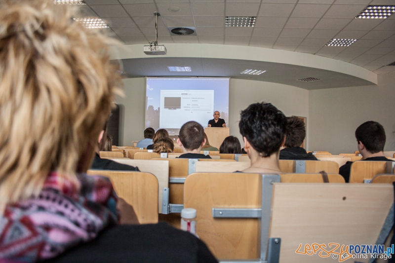 Dzień z blogerami - spotkanie z Tomkiem "Kominkiem" Tomczykiem (12.04.2014) / LepszyPOZNAN.pl Foto: © Karolina Kiraga Dzień z blogerami - spotkanie z Tomkiem "Kominkiem" Tomczykiem (12.04.2014) / LepszyPOZNAN.pl Foto: © Karolina Kiraga
