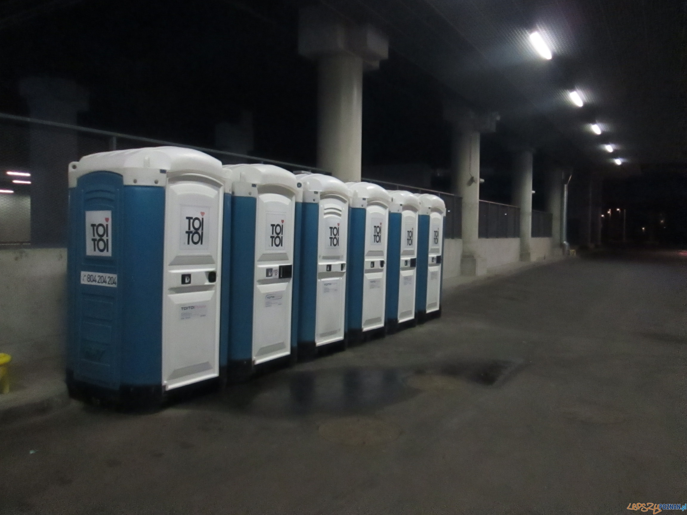 Toi toi pod dworcem 20.04.2014 Foto: Toi toi pod dworcem 20.04.2014 Foto: