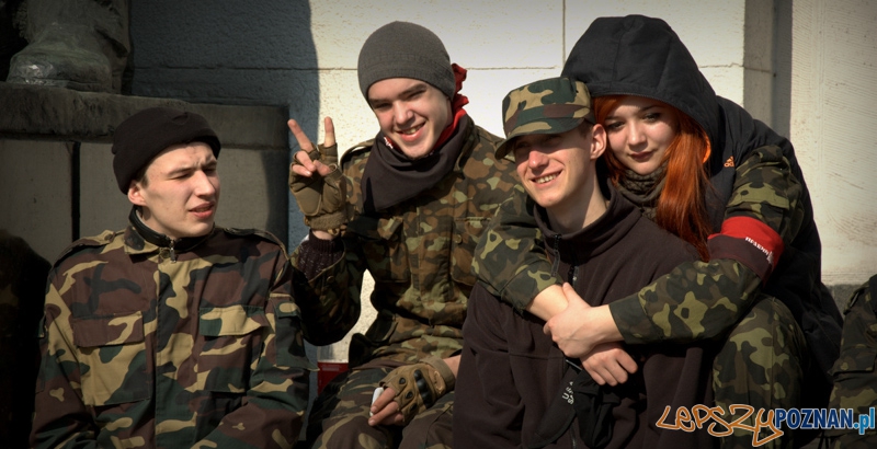 …zastanawiający jest jednak wiek młodych bojowników, którzy są na Majdanie, a nie w szkole. Foto: lepszyPOZNAN.pl / Mathias Mezler …zastanawiający jest jednak wiek młodych bojowników, którzy są na Majdanie, a nie w szkole. Foto: lepszyPOZNAN.pl / Mathias Mezler