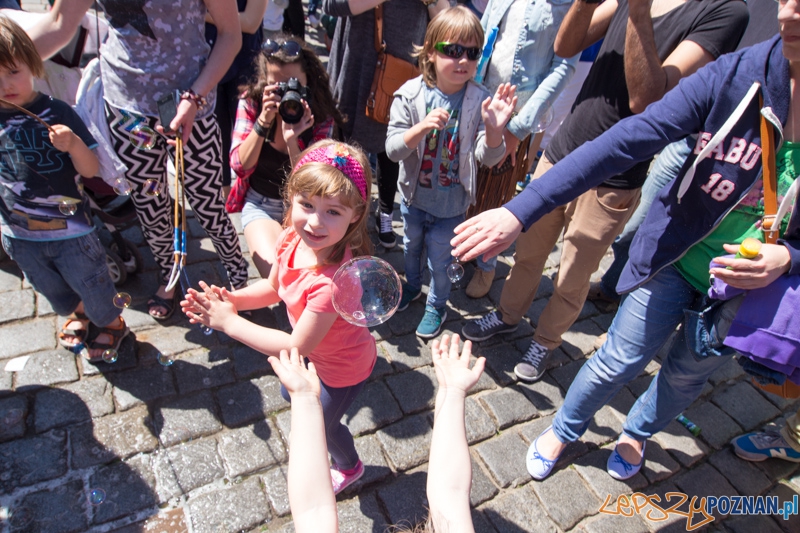 Bańki mydlane na Starym Rynku Foto: lepszyPOZNAN.pl / Piotr Rychter Bańki mydlane na Starym Rynku Foto: lepszyPOZNAN.pl / Piotr Rychter