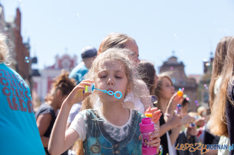 Bańki mydlane na Starym Rynku Foto: lepszyPOZNAN.pl / Piotr Rychter Bańki mydlane na Starym Rynku Foto: lepszyPOZNAN.pl / Piotr Rychter