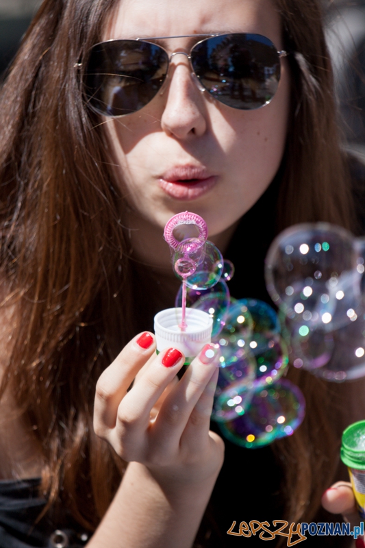 Bańki mydlane (31.05.2014) Stary Rynek Foto: © lepszyPOZNAN.pl / Karolina Kiraga Bańki mydlane (31.05.2014) Stary Rynek Foto: © lepszyPOZNAN.pl / Karolina Kiraga