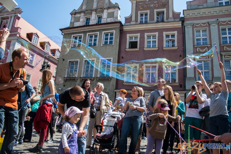 Bańki mydlane (31.05.2014) Stary Rynek Foto: © lepszyPOZNAN.pl / Karolina Kiraga Bańki mydlane (31.05.2014) Stary Rynek Foto: © lepszyPOZNAN.pl / Karolina Kiraga