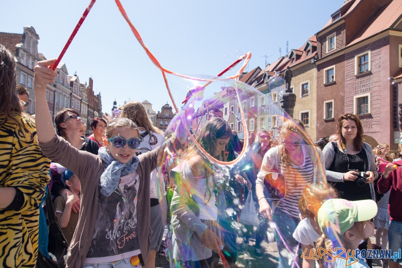 Bańki mydlane na Starym Rynku Foto: lepszyPOZNAN.pl / Piotr Rychter Bańki mydlane na Starym Rynku Foto: lepszyPOZNAN.pl / Piotr Rychter