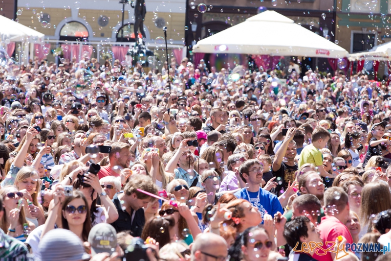 Bańki mydlane na Starym Rynku Foto: lepszyPOZNAN.pl / Piotr Rychter Bańki mydlane na Starym Rynku Foto: lepszyPOZNAN.pl / Piotr Rychter