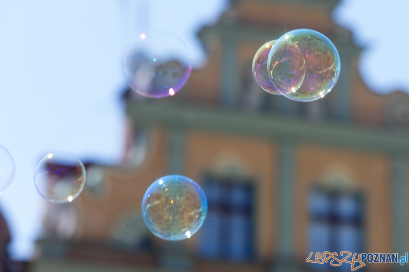 Bańki mydlane na Starym Rynku Foto: lepszyPOZNAN.pl / Piotr Rychter Bańki mydlane na Starym Rynku Foto: lepszyPOZNAN.pl / Piotr Rychter