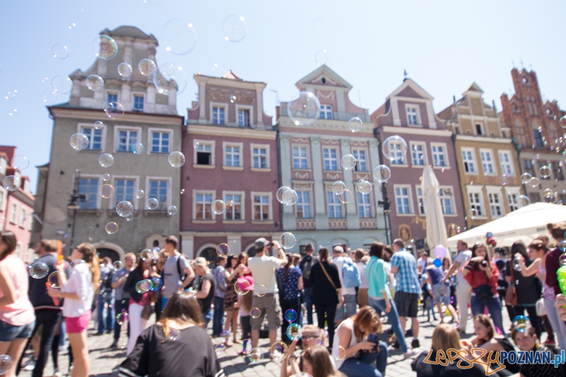 Bańki mydlane na Starym Rynku Foto: lepszyPOZNAN.pl / Piotr Rychter Bańki mydlane na Starym Rynku Foto: lepszyPOZNAN.pl / Piotr Rychter