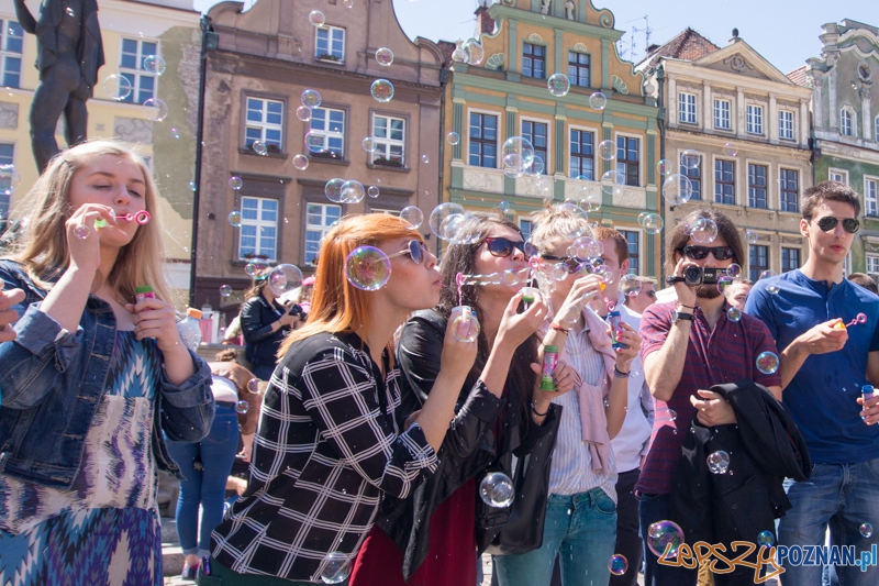 Bańki mydlane na Starym Rynku Foto: lepszyPOZNAN.pl / Piotr Rychter Bańki mydlane na Starym Rynku Foto: lepszyPOZNAN.pl / Piotr Rychter