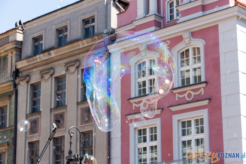 Bańki mydlane na Starym Rynku Foto: lepszyPOZNAN.pl / Piotr Rychter Bańki mydlane na Starym Rynku Foto: lepszyPOZNAN.pl / Piotr Rychter