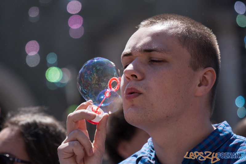 Bańki mydlane (31.05.2014) Stary Rynek Foto: © lepszyPOZNAN.pl / Karolina Kiraga Bańki mydlane (31.05.2014) Stary Rynek Foto: © lepszyPOZNAN.pl / Karolina Kiraga