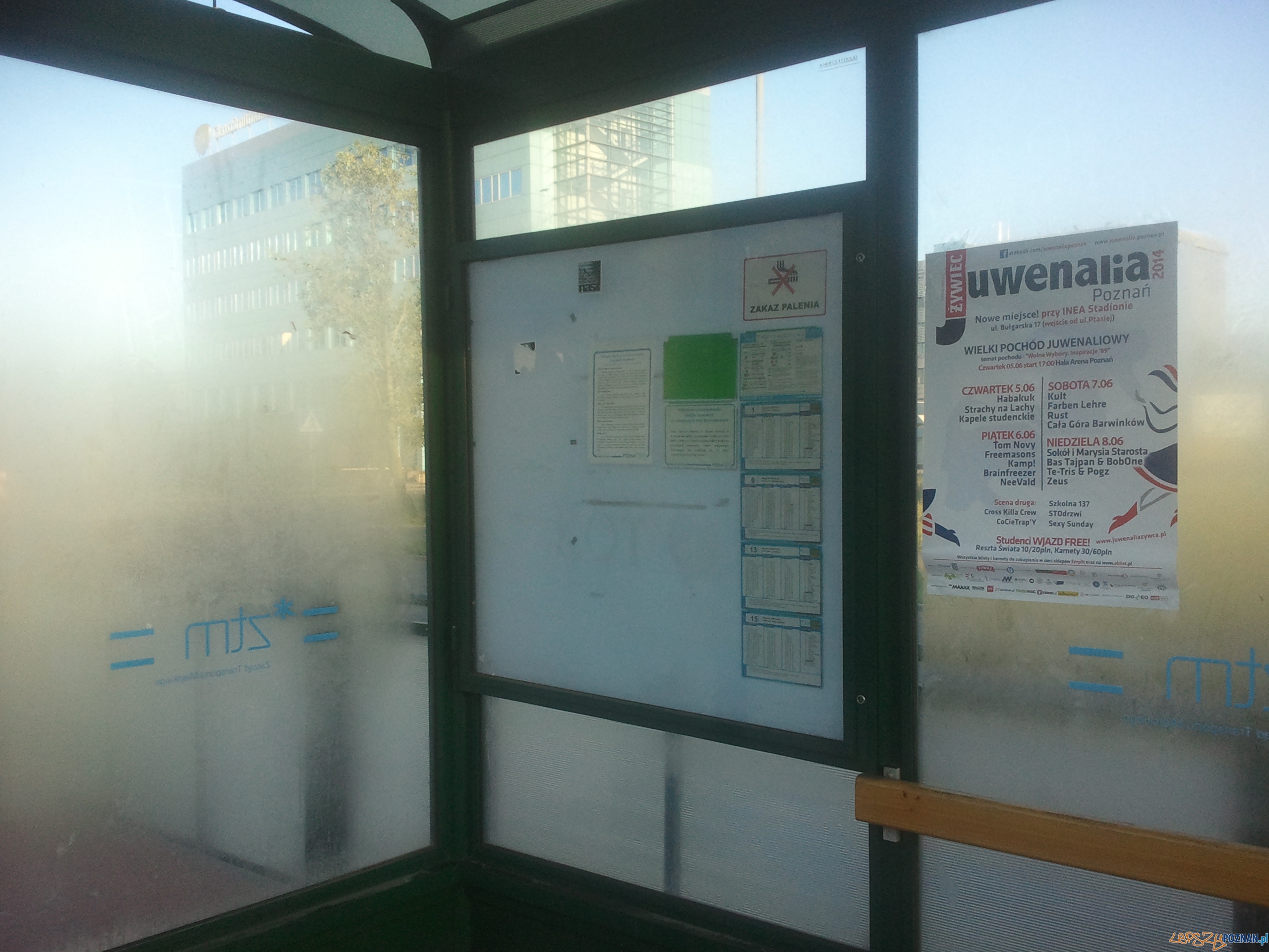 Przystanek plakatami Juwenaliów Foto: Przystanek plakatami Juwenaliów Foto: